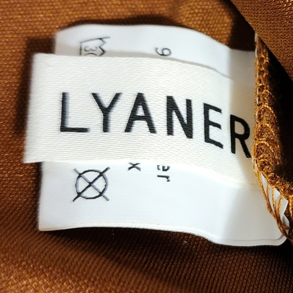 Lyaner split top romper. Small. Key hole back button closure. Neutral. Short V - Picture 7 of 16